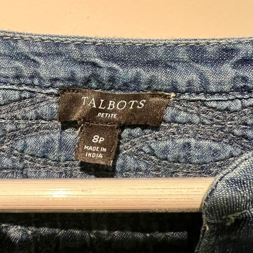 Talbots denim shift dress with split neck and smocked detail at the neckline 8P - Picture 2 of 3